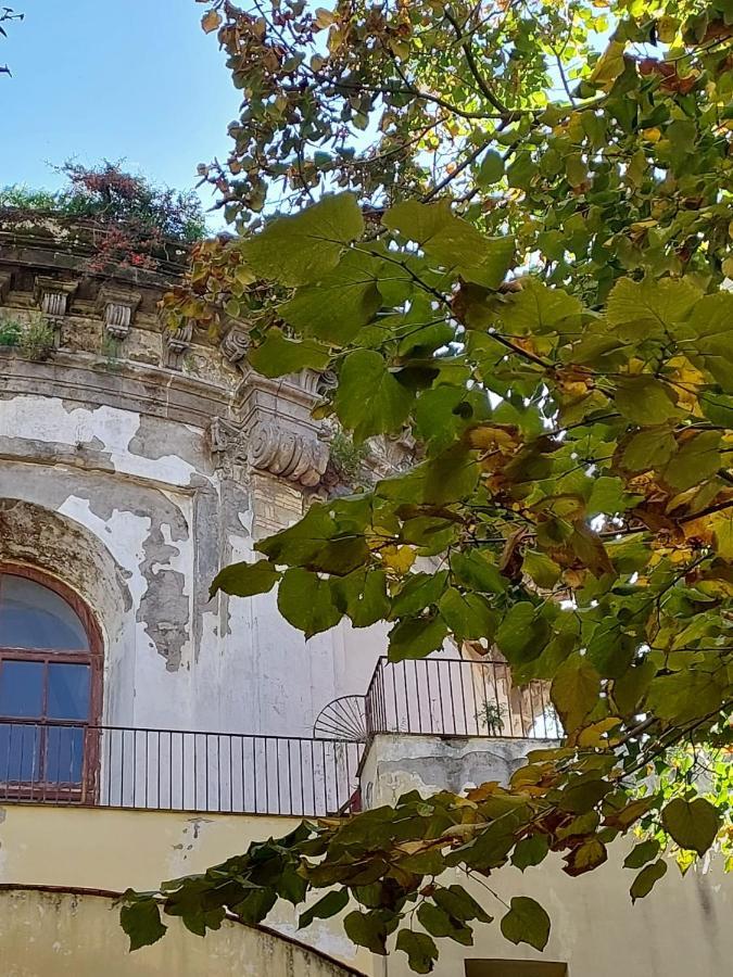 B&B Palazzo Carafa Di Montorio เนเปิลส์ ภายนอก รูปภาพ